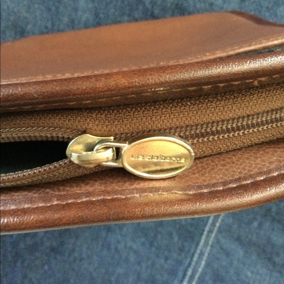 Liz Claiborne Brian leather cross body purse - Picture 4 of 6